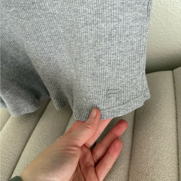 Fabletics Gray Ribbed Short Sleeve Tee - Picture 5 of 6